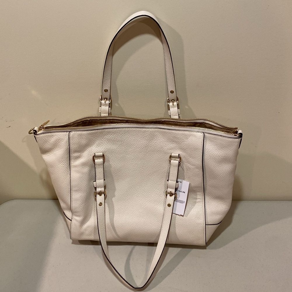 🆕Coach pebbled leather shoulder or purse-crossbody - Picture 8 of 16
